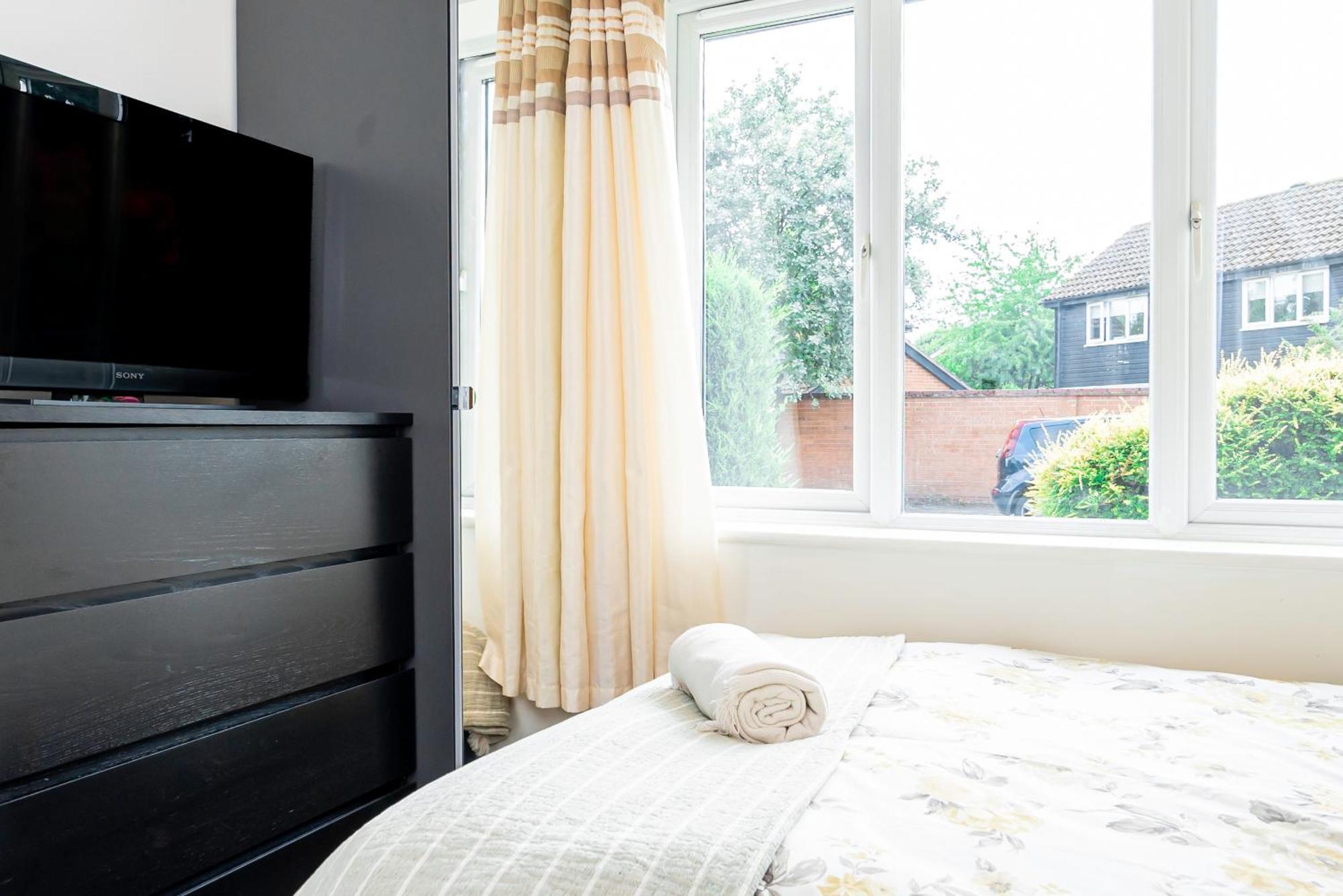 Earley Luxury Ensuite Room With Private Entrance Ридинг Экстерьер фото