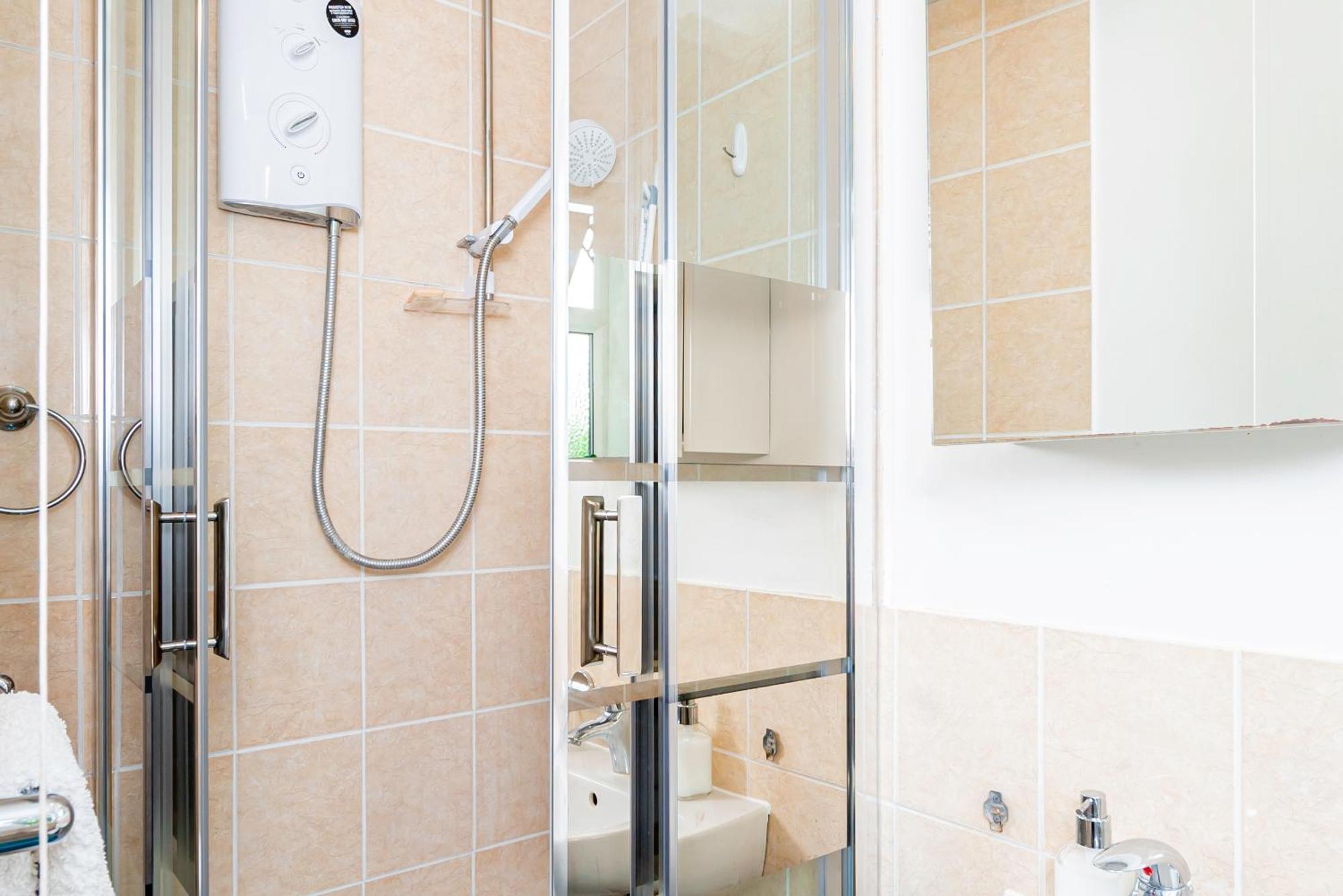 Earley Luxury Ensuite Room With Private Entrance Ридинг Экстерьер фото